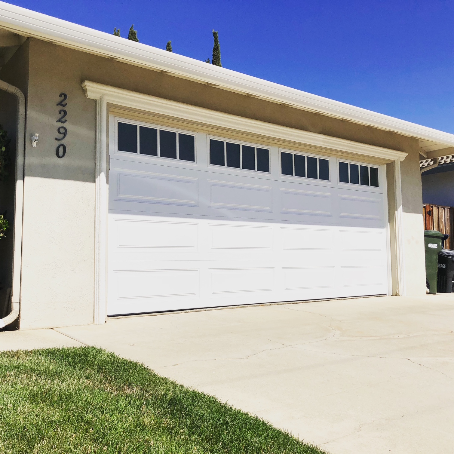 White Garage Door | Livermore CA | 925-557-5337