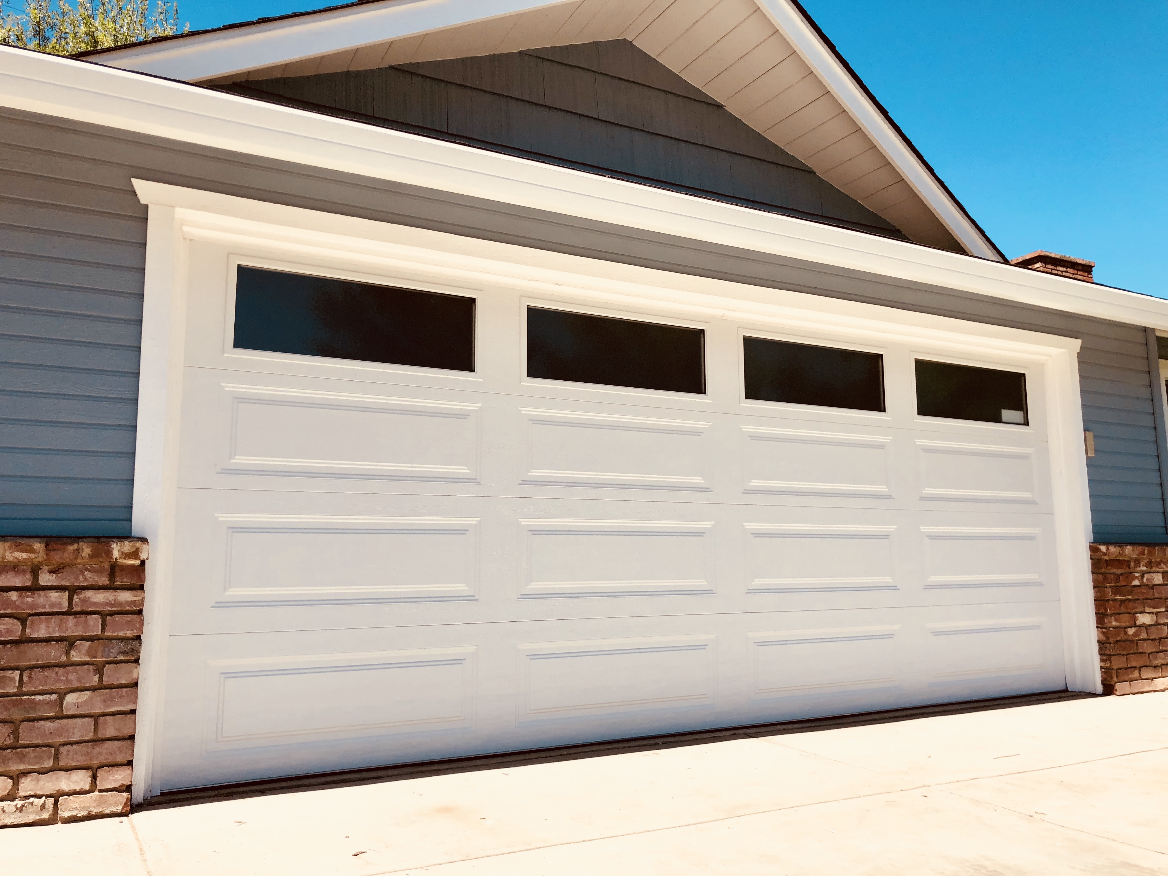 White Garage Door | Livermore CA | 925-557-5337