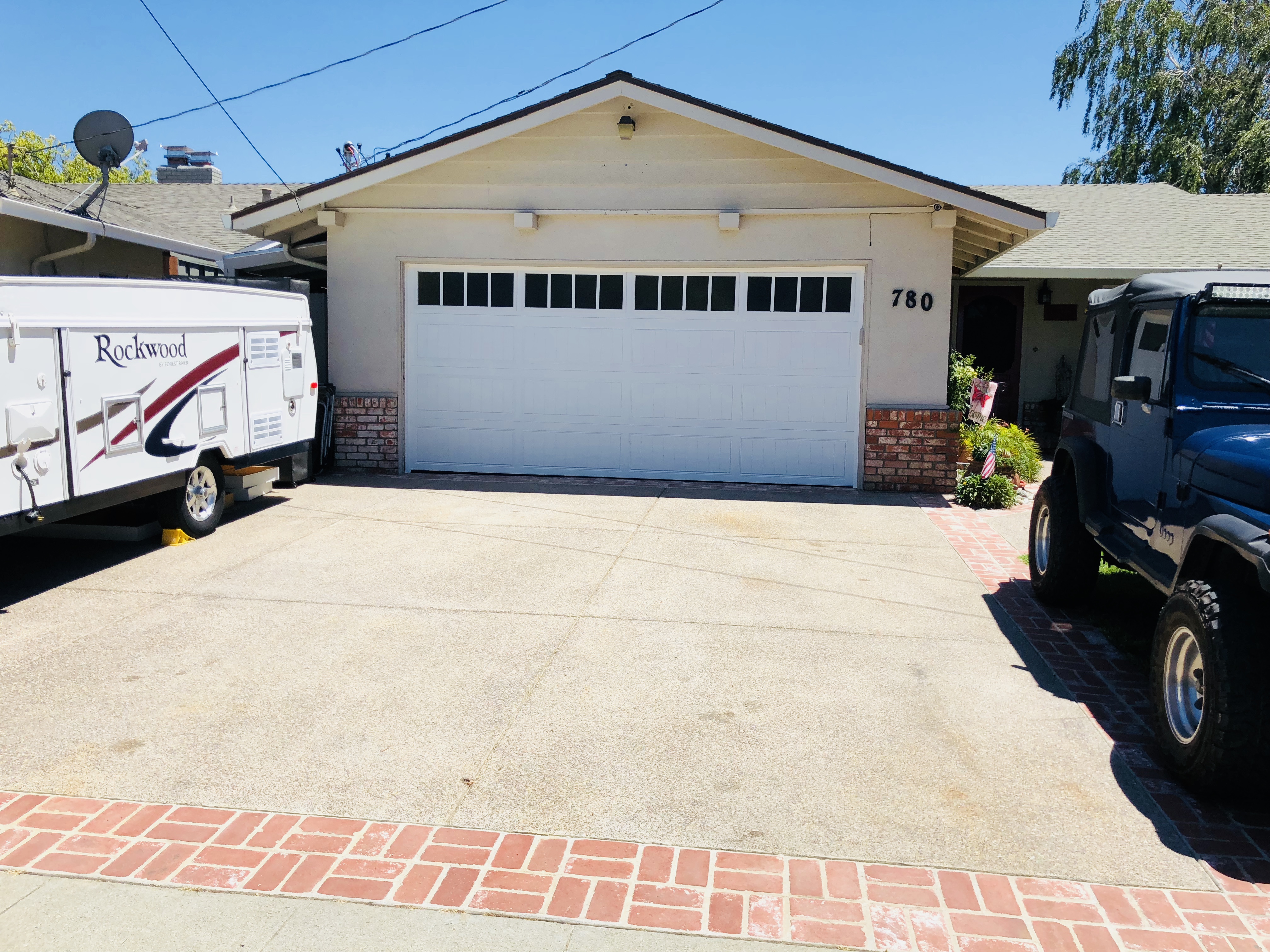 Modern White Garage Door | Garage Door | Livermore CA | 925-557-5337